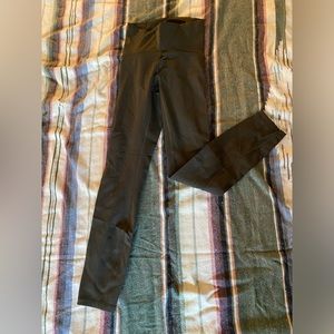 Women’s Lululemon Dark Green Leggings.